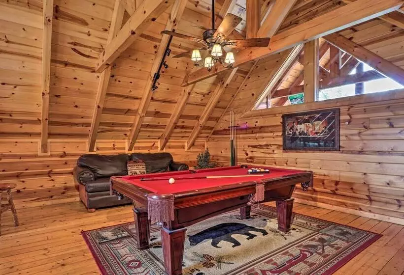 Luxe Smoky Mountain Cabin: Indoor Pool & Fire Pit!