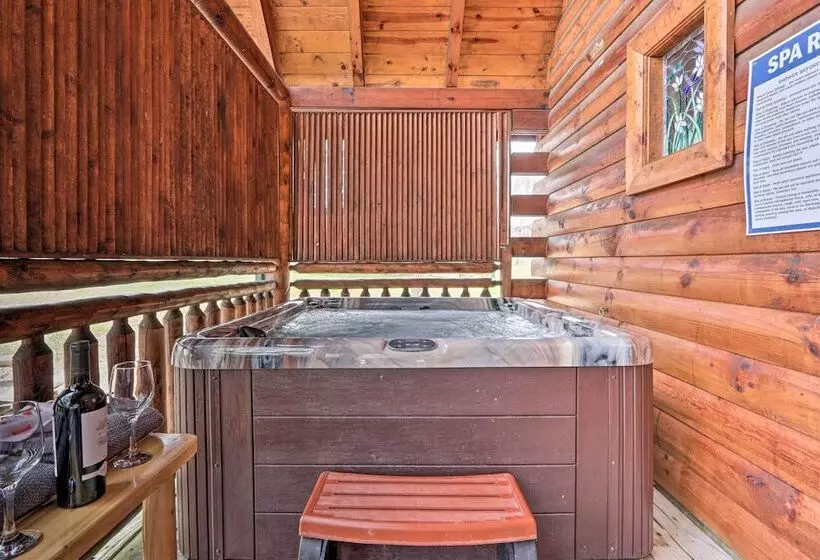 Luxe Smoky Mountain Cabin: Indoor Pool & Fire Pit!