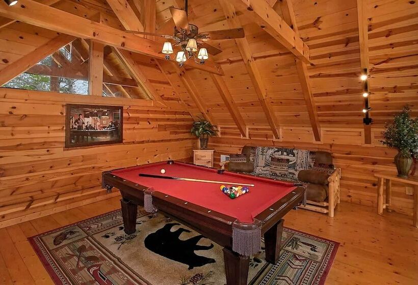 Luxe Smoky Mountain Cabin: Indoor Pool & Fire Pit!