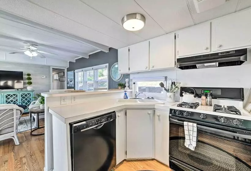 New Concord Lake House W/ Dock + Boat Slip!