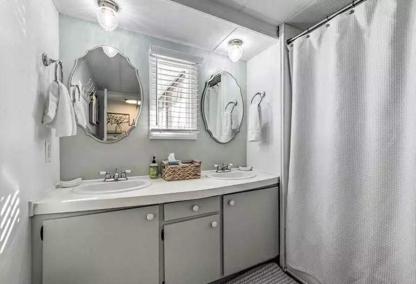 New Concord Lake House W/ Dock + Boat Slip!