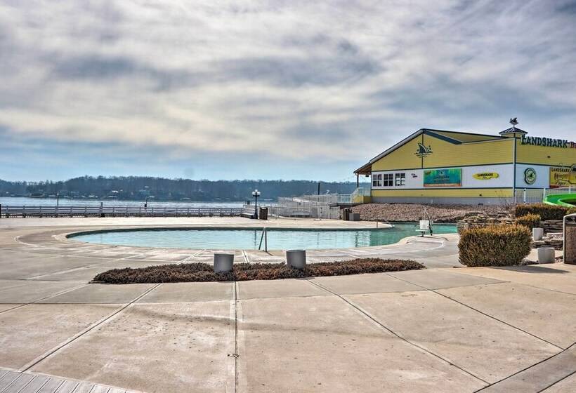 < 1 Mi To The Lake: Osage Beach Home W/ Deck