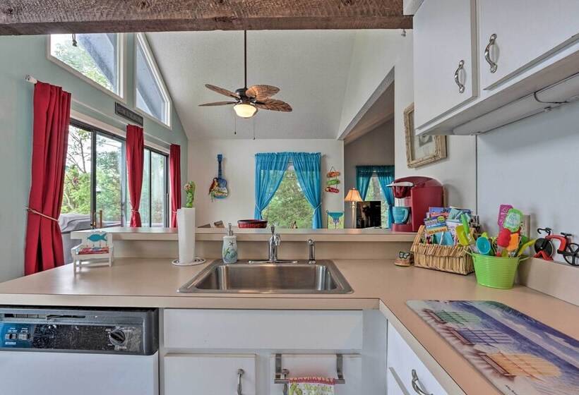 < 1 Mi To The Lake: Osage Beach Home W/ Deck