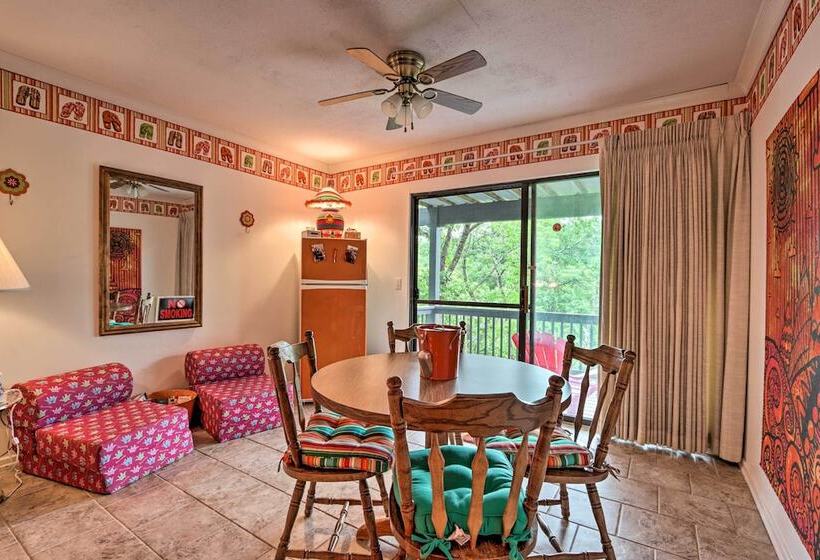 < 1 Mi To The Lake: Osage Beach Home W/ Deck