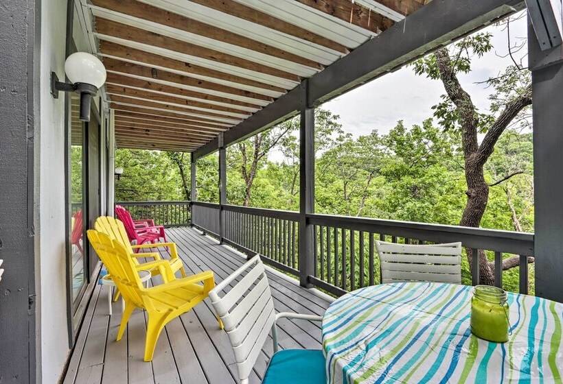 < 1 Mi To The Lake: Osage Beach Home W/ Deck