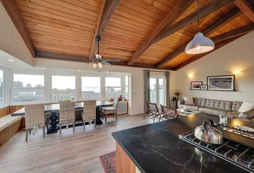 Pacific Coast House  W/ Private Hot Tub!