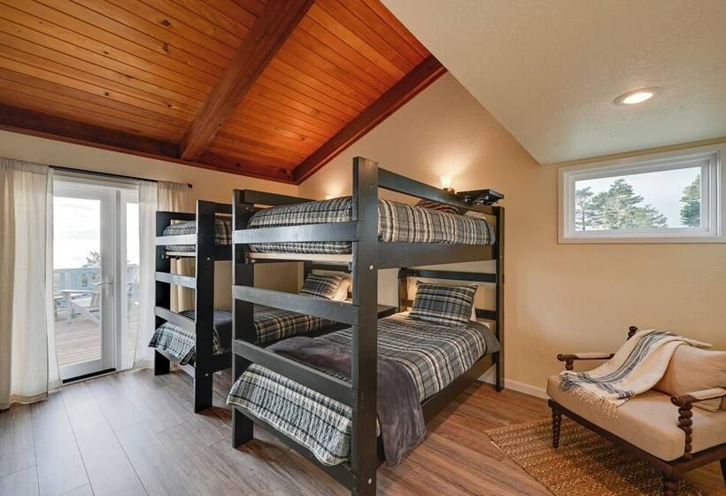 Pacific Coast House  W/ Private Hot Tub!