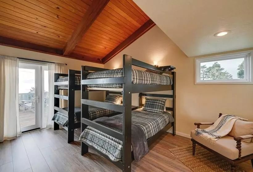 Pacific Coast House  W/ Private Hot Tub!