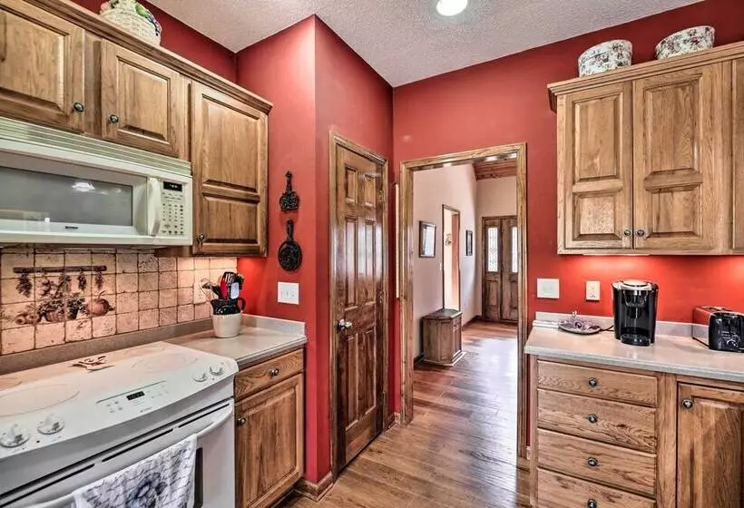 Pet Friendly Abingdon Abode W/ Yard & Grill!