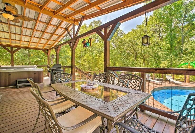 Pet Friendly Home W/ Hot Tub In Broken Bow!