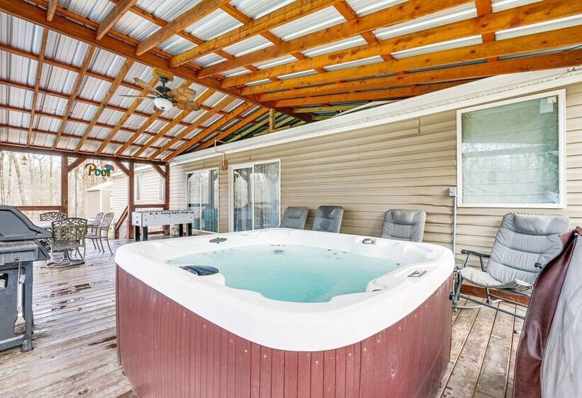 Pet Friendly Home W/ Hot Tub In Broken Bow!