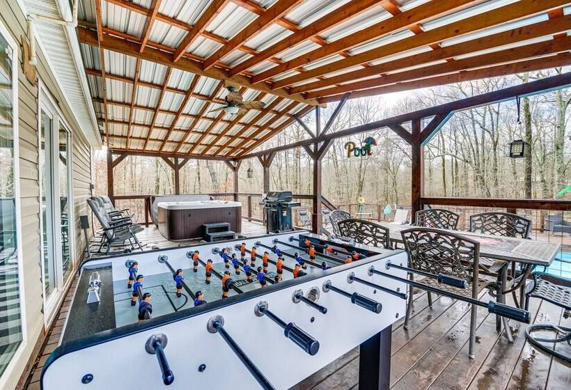 Pet Friendly Home W/ Hot Tub In Broken Bow!