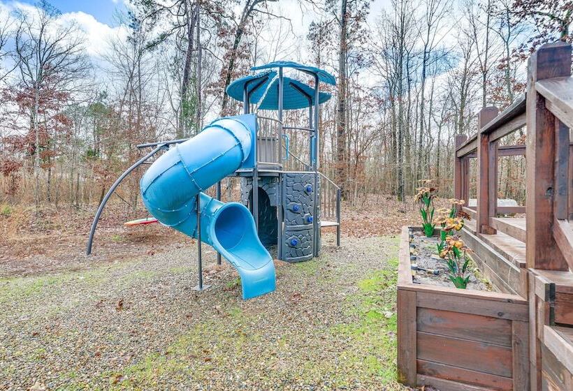 Pet Friendly Home W/ Hot Tub In Broken Bow!