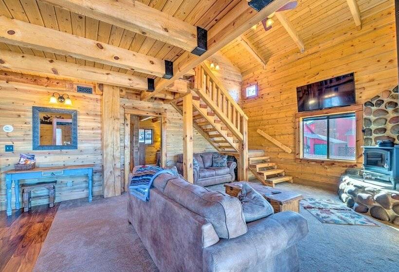 Pet Friendly Cloudcroft Cabin: Walk To Shop, Food