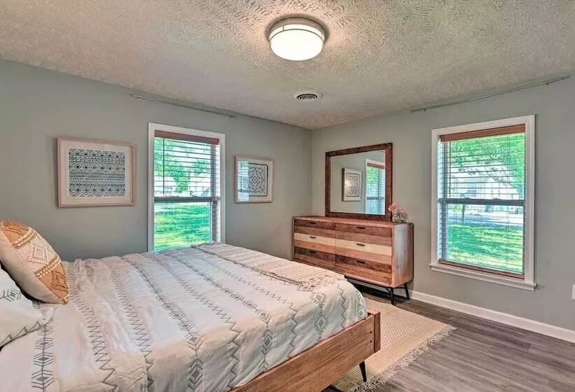 Quaint Downtown Murfreesboro Cottage W/ Lush Yard