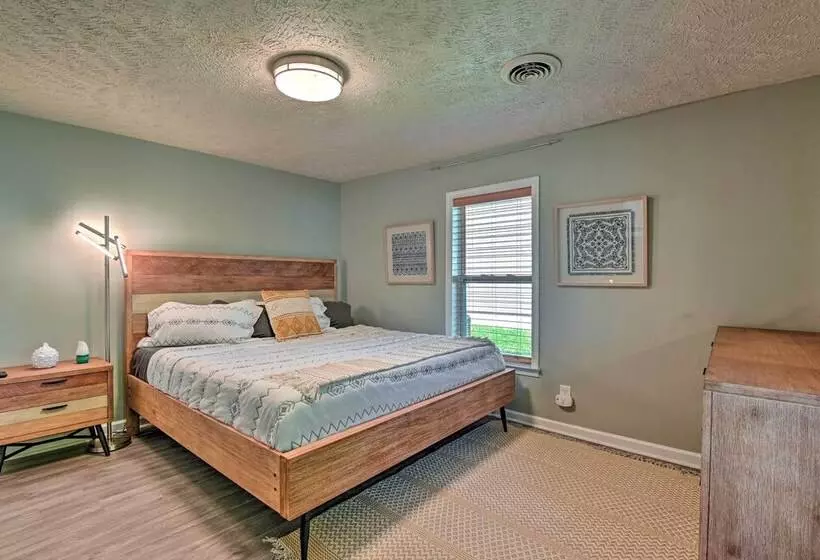 Quaint Downtown Murfreesboro Cottage W/ Lush Yard