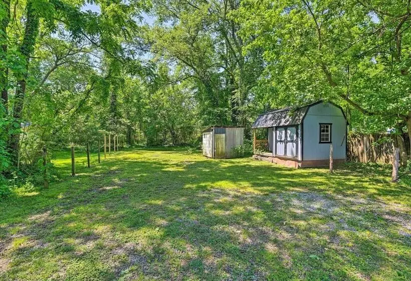 Quaint Downtown Murfreesboro Cottage W/ Lush Yard