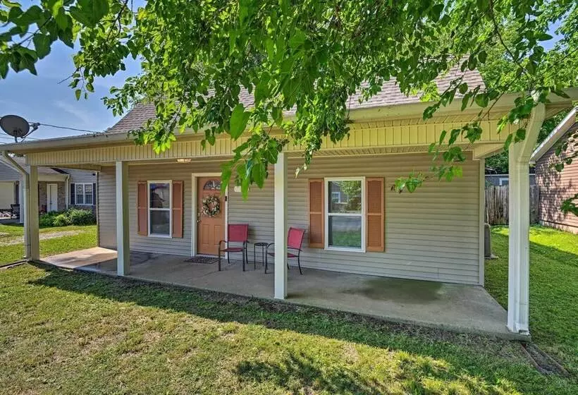 Quaint Downtown Murfreesboro Cottage W/ Lush Yard