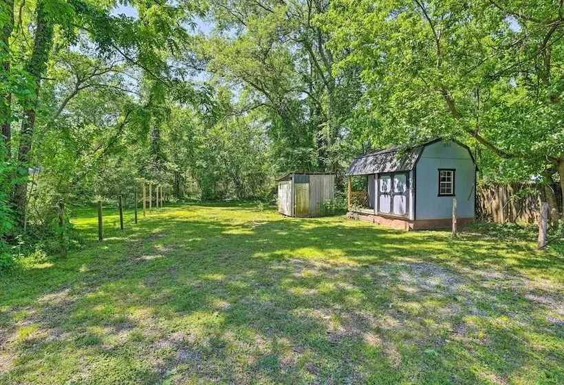 Quaint Downtown Murfreesboro Cottage W/ Lush Yard