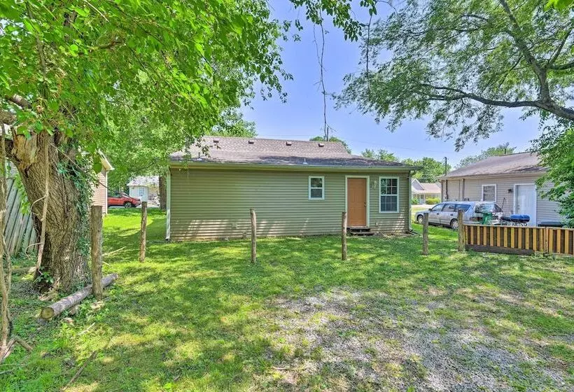 Quaint Downtown Murfreesboro Cottage W/ Lush Yard