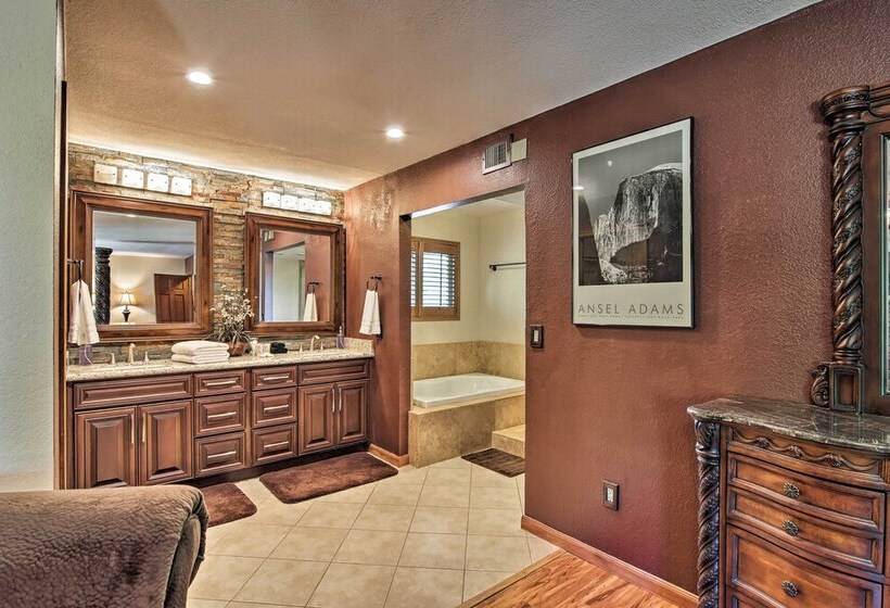 Red Mountain Mesa Oasis: Pool, Bar & Game Room!