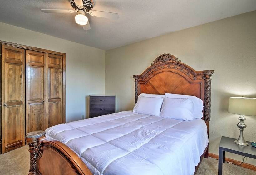 Red Mountain Mesa Oasis: Pool, Bar & Game Room!