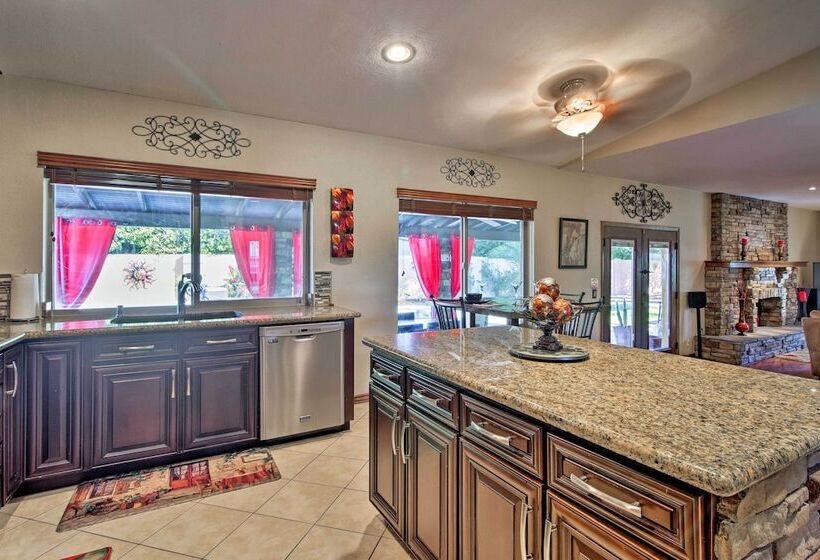 Red Mountain Mesa Oasis: Pool, Bar & Game Room!