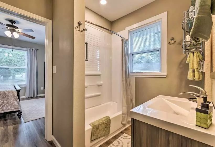 Remodeled Dtwn Hot Springs Home W/ Porch!