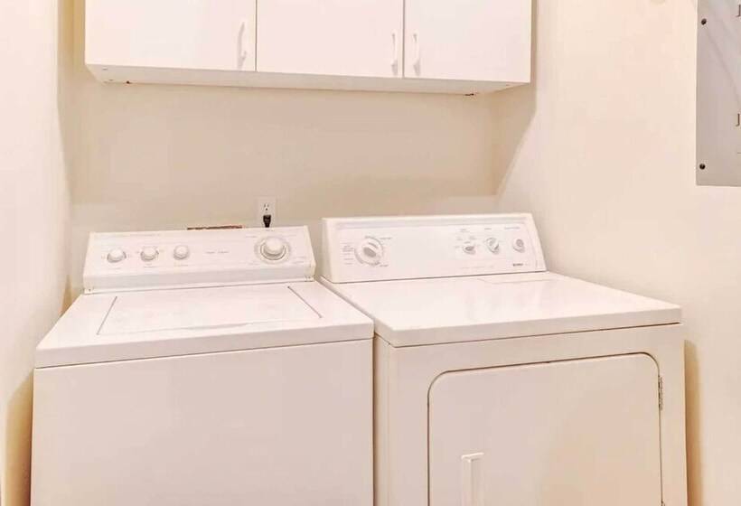 Riverfront Gold Bar Cabin Near Stevens Pass!