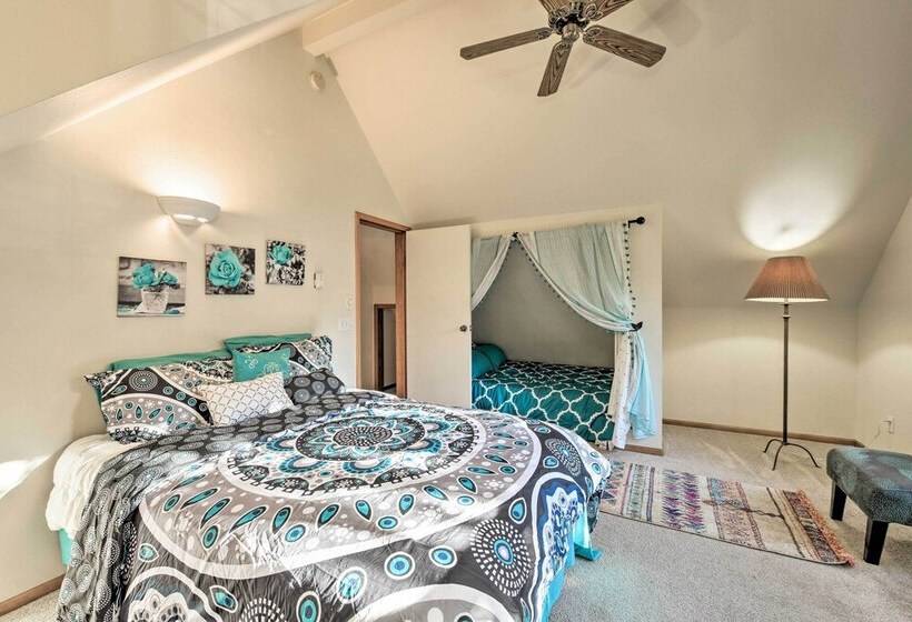 Riverfront Gold Bar Cabin Near Stevens Pass!