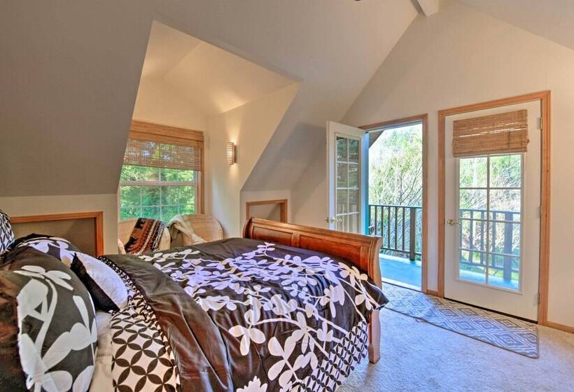 Riverfront Gold Bar Cabin Near Stevens Pass!