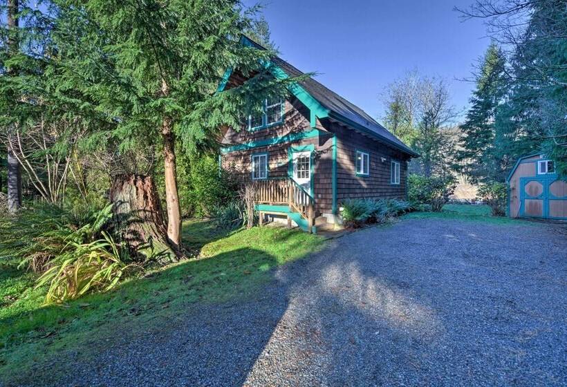 Riverfront Gold Bar Cabin Near Stevens Pass!