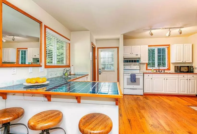Riverfront Gold Bar Cabin Near Stevens Pass!