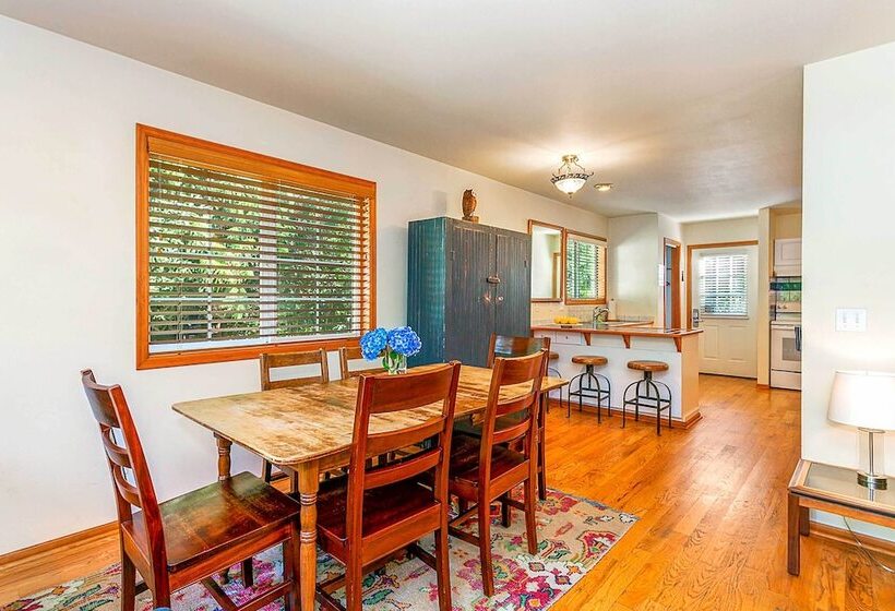 Riverfront Gold Bar Cabin Near Stevens Pass!