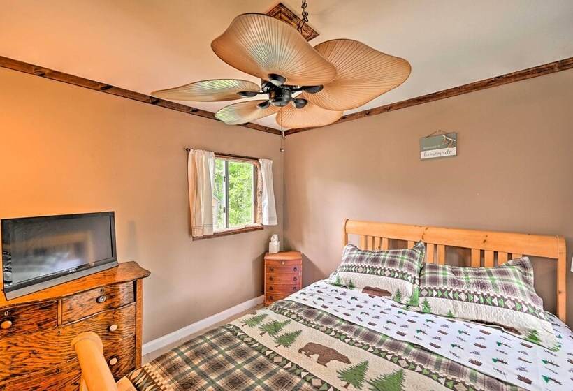 Rustic Caroga Lake Retreat: Fish, Hike & Ski!