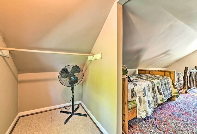 Rustic Caroga Lake Retreat: Fish, Hike & Ski!