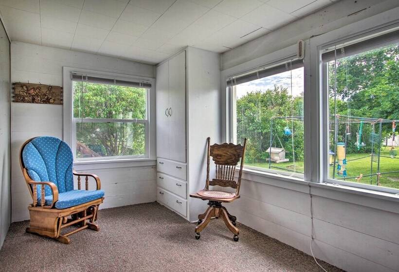 Rustic Hamilton Farmhouse: Stunning Mtn Views