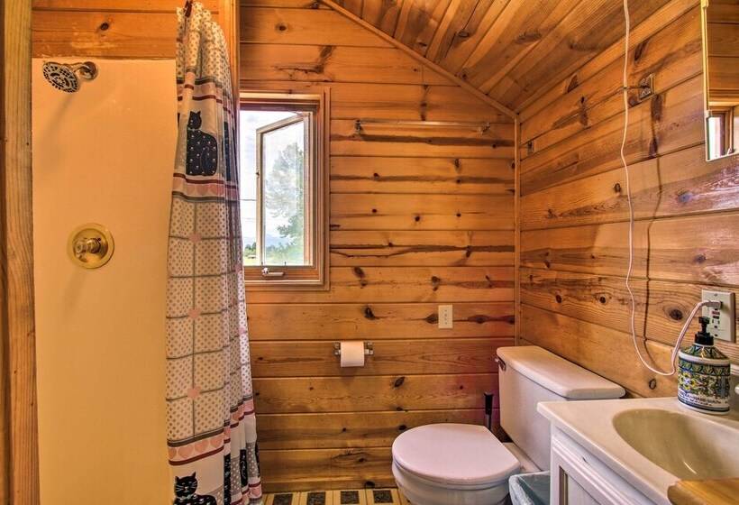 Rustic Hamilton Farmhouse: Stunning Mtn Views