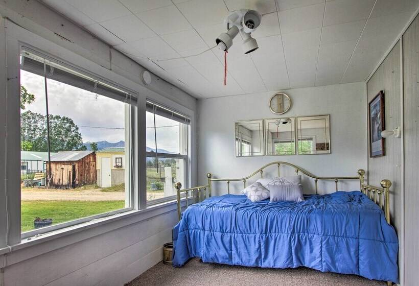 Rustic Hamilton Farmhouse: Stunning Mtn Views