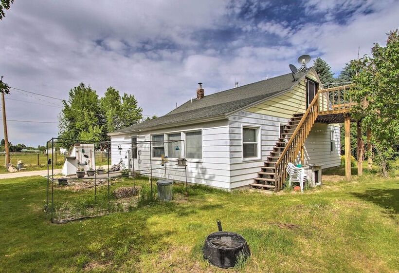 Rustic Hamilton Farmhouse: Stunning Mtn Views