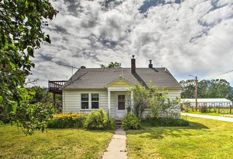 Rustic Hamilton Farmhouse: Stunning Mtn Views