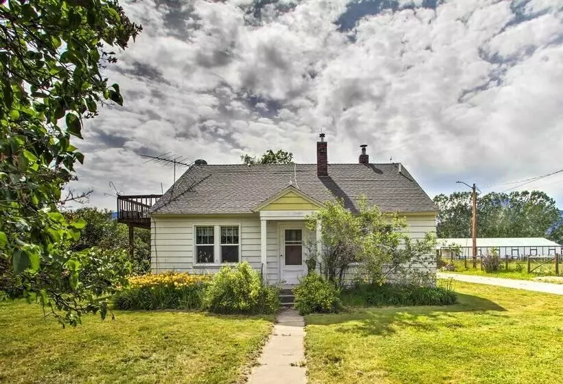 Rustic Hamilton Farmhouse: Stunning Mtn Views