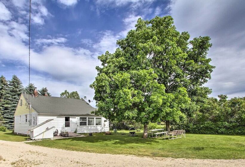 Rustic Hamilton Farmhouse: Stunning Mtn Views