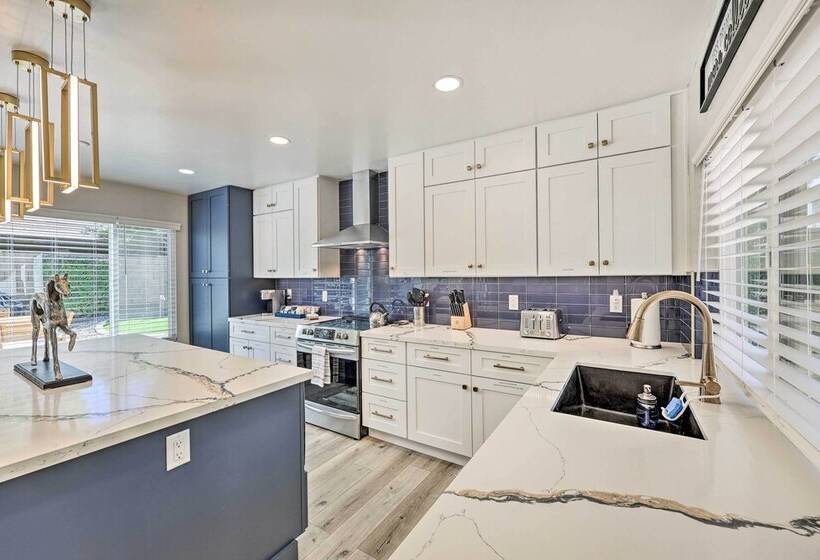 Scottsdale Oasis W/ Pool & Putting Green!