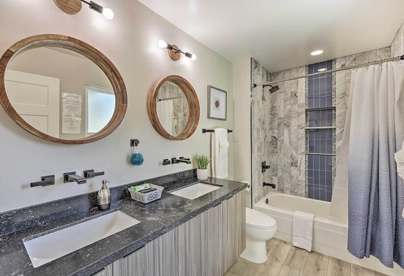 Scottsdale Oasis W/ Pool & Putting Green!