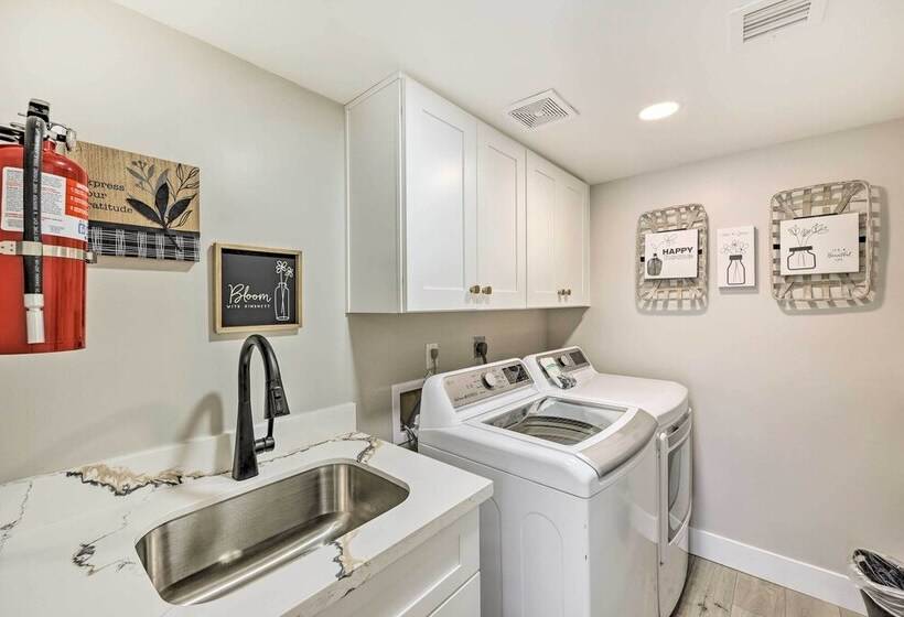 Scottsdale Oasis W/ Pool & Putting Green!