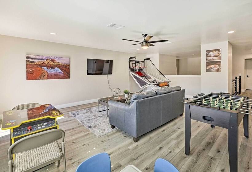 Scottsdale Oasis W/ Pool & Putting Green!