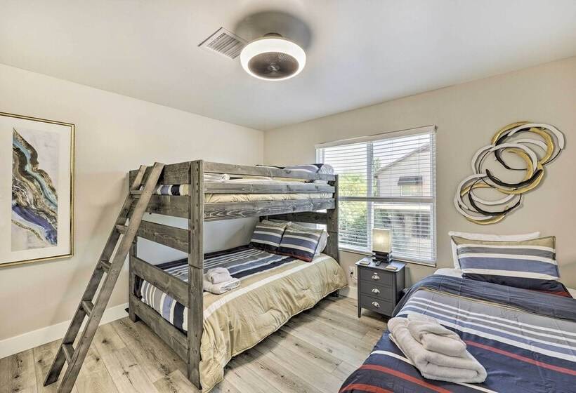 Scottsdale Oasis W/ Pool & Putting Green!