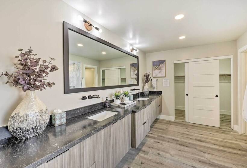 Scottsdale Oasis W/ Pool & Putting Green!