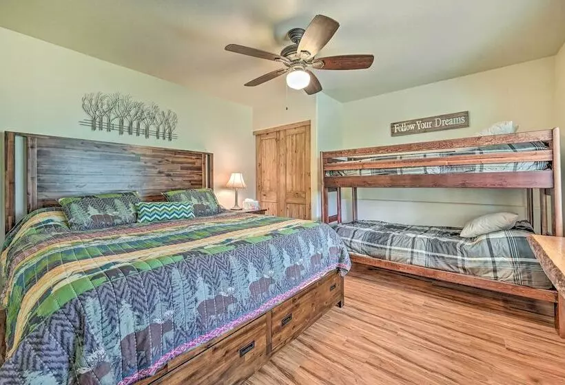 Fire Pit, Deck & Grill: Serene Prescott Cabin!